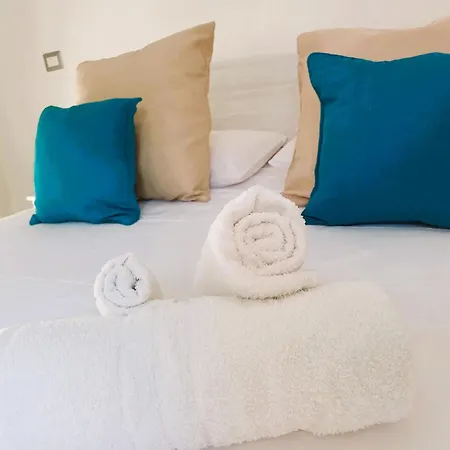 Station House Apartment *