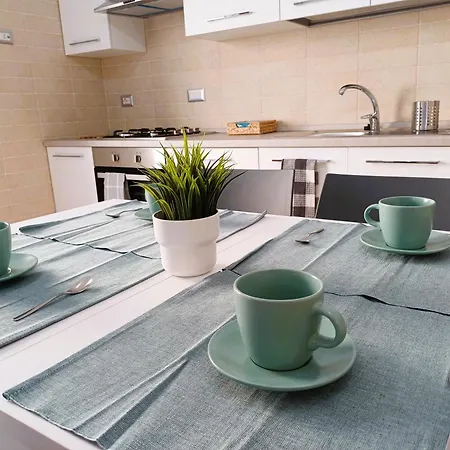 Station House Apartment *